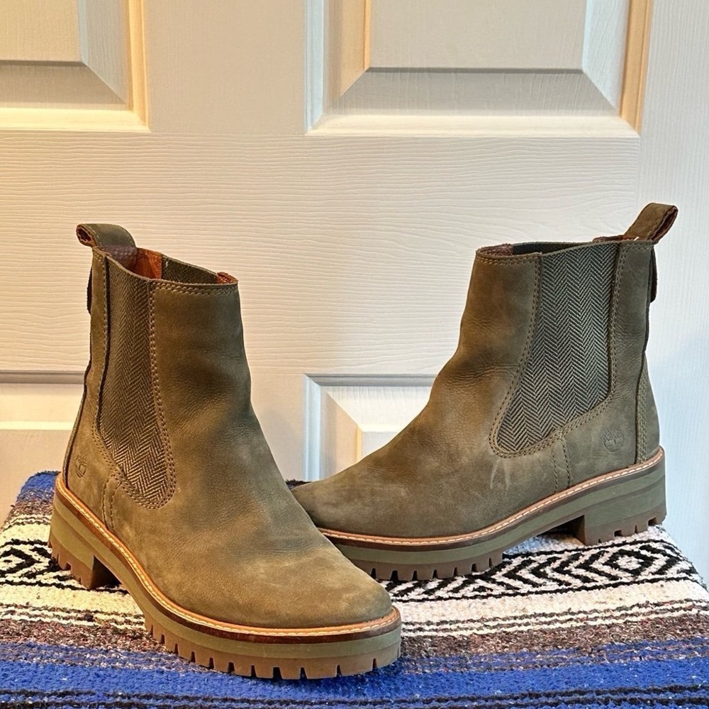 Timberland Women's Courmayeur Valley Chelsea Boot